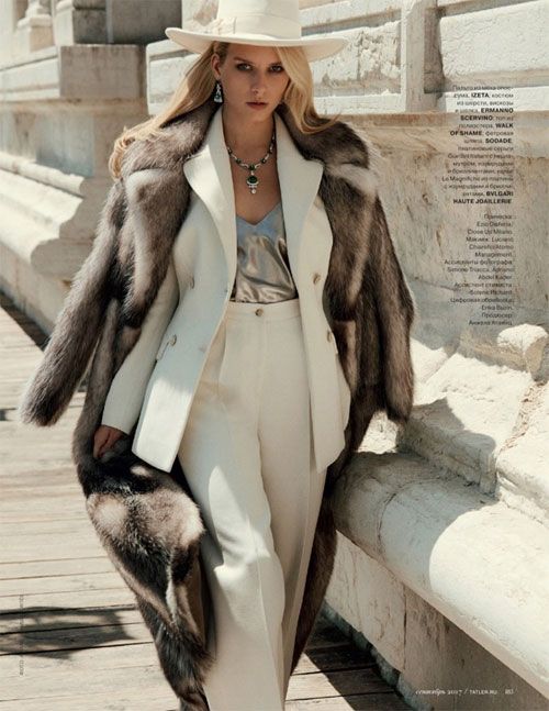 新生代超模Lottie Moss 秋裝奢華風尚大片